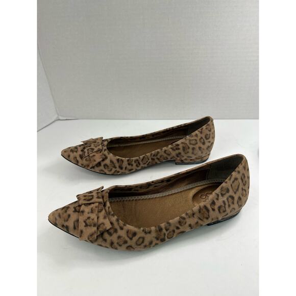 Me Too Paige Leather Leopard Pointy Toe Bow Flat Size 7M - Picture 3 of 9
